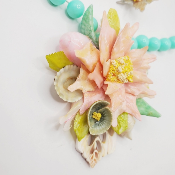 RARE Vintage Sea Shell Flower Necklace Green Peach Teal White Pink 19" - Picture 6 of 16